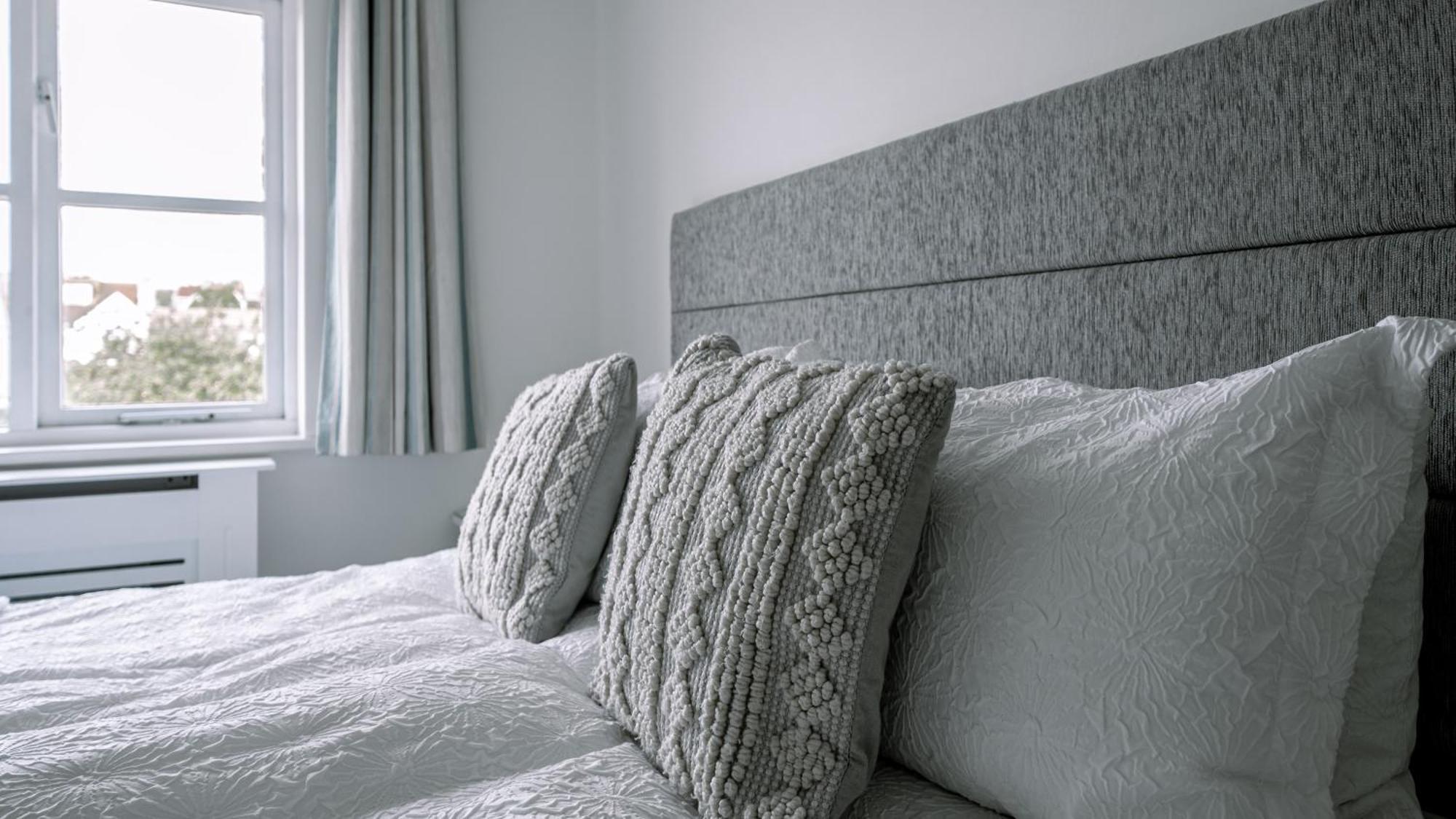 Apartament Hightide - 2 Bed With Parking, Balcony & Sea View. Swanage Zewnętrze zdjęcie